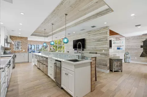 Kitchen - 101 Oleander Cir, Key Largo, FL 33037 photo 6 of 16