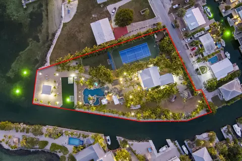View/Area - 101 Oleander Cir, Key Largo, FL 33037 photo 3 of 13