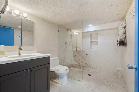 Bath - 101 Oleander Cir, Key Largo, FL 33037 photo 8 of 14