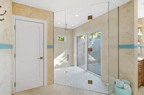 Bath - 101 Oleander Cir, Key Largo, FL 33037 photo 1 of 14