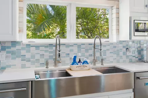 Kitchen - 101 Oleander Cir, Key Largo, FL 33037 photo 3 of 16
