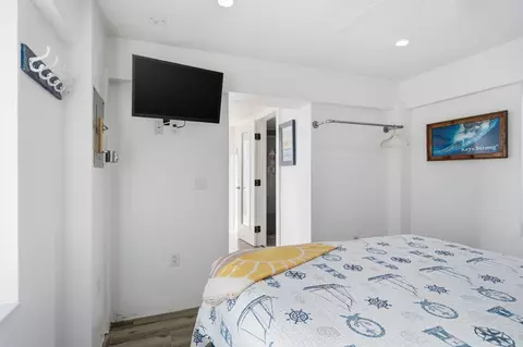 Bedroom - 101 Oleander Cir, Key Largo, FL 33037 photo 12 of 13