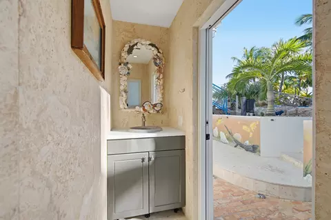Bath - 101 Oleander Cir, Key Largo, FL 33037 photo 10 of 14