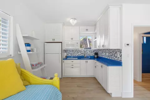 Kitchen - 101 Oleander Cir, Key Largo, FL 33037 photo 11 of 16