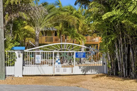 Exterior - 101 Oleander Cir, Key Largo, FL 33037 photo 30 of 31