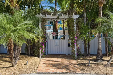 Exterior - 101 Oleander Cir, Key Largo, FL 33037 photo 4 of 31