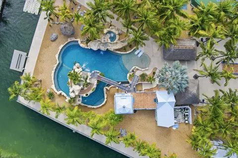 Exterior - 101 Oleander Cir, Key Largo, FL 33037 photo 15 of 31