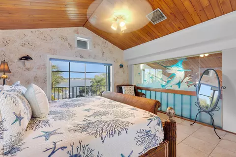 Bedroom - 35 Mutiny Pl, Key Largo, FL 33037 photo 9 of 10