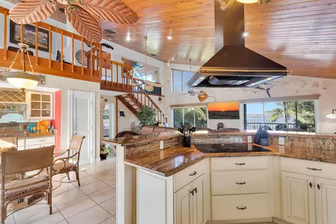 Kitchen - 35 Mutiny Pl, Key Largo, FL 33037 photo 4 of 4