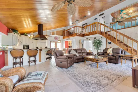 Living - 35 Mutiny Pl, Key Largo, FL 33037 photo 3 of 4