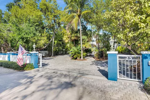 Exterior - 35 Mutiny Pl, Key Largo, FL 33037 photo 5 of 18