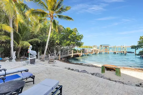 Exterior - 35 Mutiny Pl, Key Largo, FL 33037 photo 3 of 18