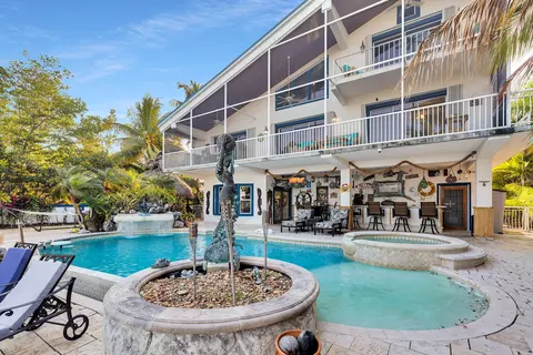 Exterior - 35 Mutiny Pl, Key Largo, FL 33037 photo 2 of 18