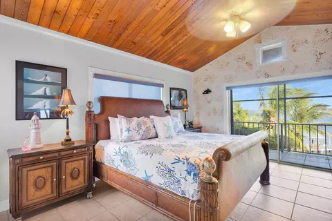 Bedroom - 35 Mutiny Pl, Key Largo, FL 33037 photo 8 of 10