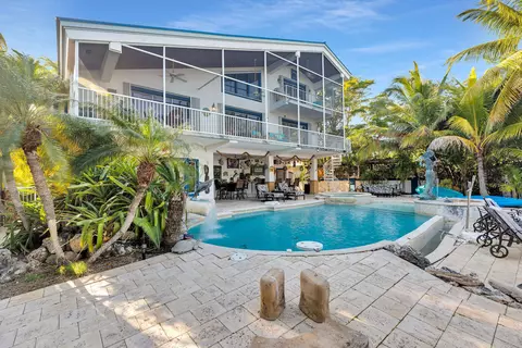 35 Mutiny Pl, Key Largo, FL 33037