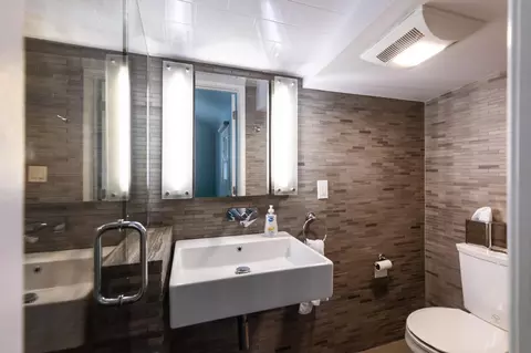 Bath - 919-921 Thomas St, Key West, FL 33040 photo 2 of 5
