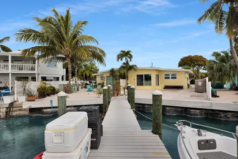 18 Man-o-war Dr, Marathon, FL 33050