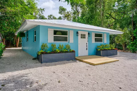 218 Lignumvitae Dr, Key Largo, FL 33037