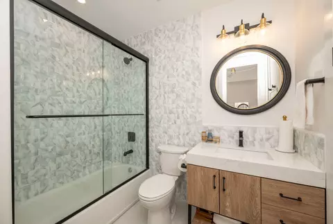 Bath - 927 Thomas St # 2, Key West, FL 33040 photo 1 of 5