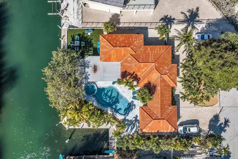 2860 Yellowtail Dr, Marathon, FL 33050 photo 2