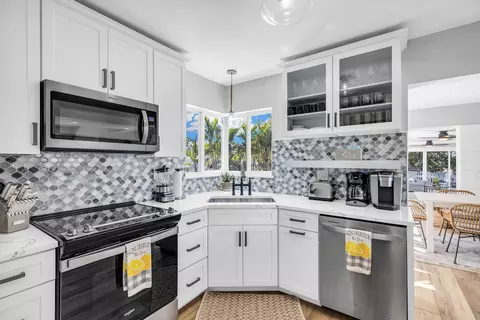 2860 Yellowtail Dr, Marathon, FL 33050 photo 12