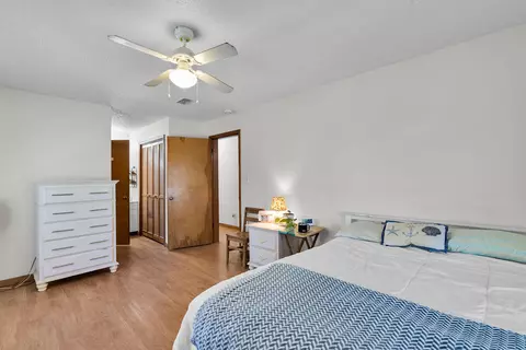 Bedroom - 175 E Cahill Ct, Big Pine Key, FL 33043 photo 3 of 6