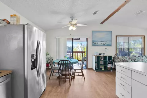 Dining - 175 E Cahill Ct, Big Pine Key, FL 33043 photo 2 of 2