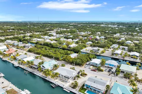 View/Area - 175 E Cahill Ct, Big Pine Key, FL 33043 photo 6 of 17