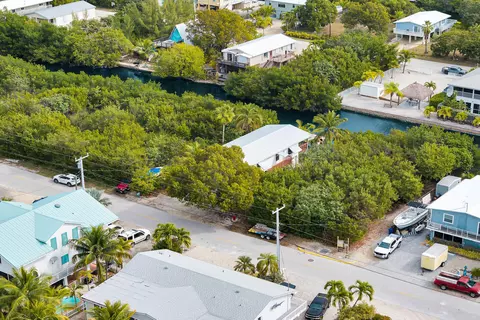 View/Area - 175 E Cahill Ct, Big Pine Key, FL 33043 photo 7 of 17