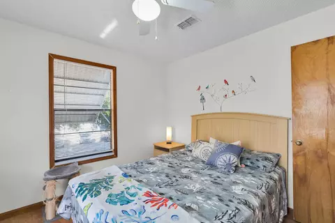 Bedroom - 175 E Cahill Ct, Big Pine Key, FL 33043 photo 5 of 6