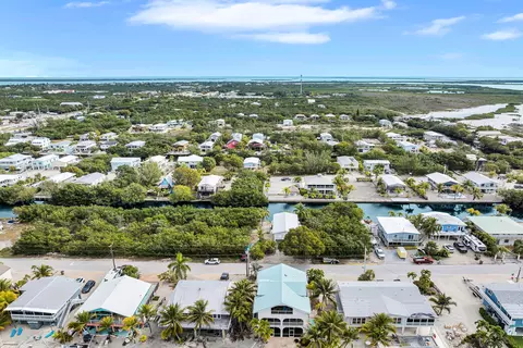 View/Area - 175 E Cahill Ct, Big Pine Key, FL 33043 photo 5 of 17