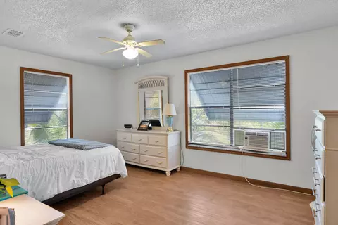 Bedroom - 175 E Cahill Ct, Big Pine Key, FL 33043 photo 1 of 6