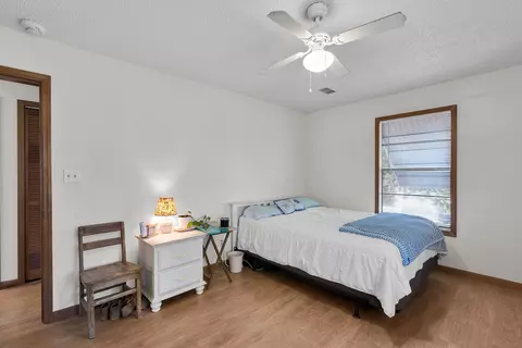 Bedroom - 175 E Cahill Ct, Big Pine Key, FL 33043 photo 2 of 6
