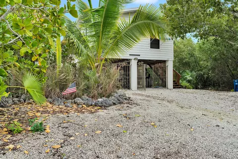 Exterior - 175 E Cahill Ct, Big Pine Key, FL 33043 photo 9 of 14