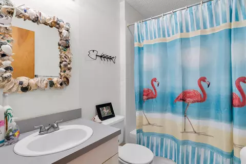 Bath - 175 E Cahill Ct, Big Pine Key, FL 33043 photo 4 of 4