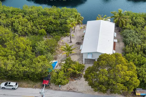 View/Area - 175 E Cahill Ct, Big Pine Key, FL 33043 photo 9 of 17