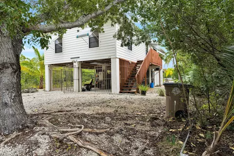 Exterior - 175 E Cahill Ct, Big Pine Key, FL 33043 photo 2 of 14