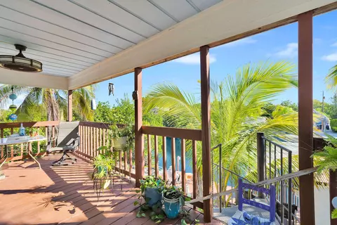 Exterior - 175 E Cahill Ct, Big Pine Key, FL 33043 photo 7 of 14