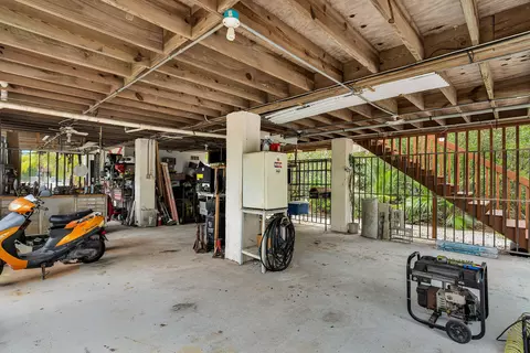 Exterior - 175 E Cahill Ct, Big Pine Key, FL 33043 photo 12 of 14