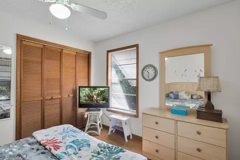 Bedroom - 175 E Cahill Ct, Big Pine Key, FL 33043 photo 6 of 6