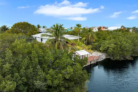 View/Area - 175 E Cahill Ct, Big Pine Key, FL 33043 photo 1 of 17