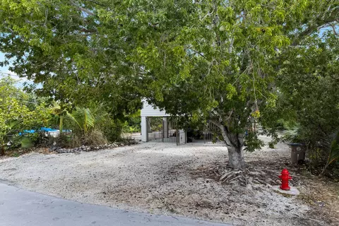 Exterior - 175 E Cahill Ct, Big Pine Key, FL 33043 photo 5 of 14
