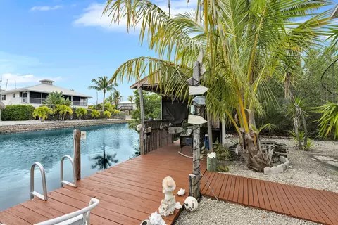Exterior - 175 E Cahill Ct, Big Pine Key, FL 33043 photo 13 of 14