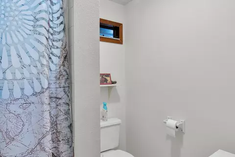 Bath - 175 E Cahill Ct, Big Pine Key, FL 33043 photo 3 of 4