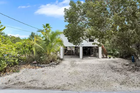 Exterior - 175 E Cahill Ct, Big Pine Key, FL 33043 photo 4 of 14