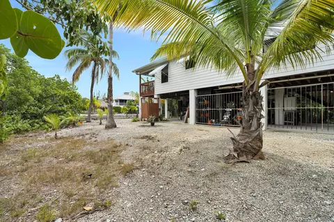 Exterior - 175 E Cahill Ct, Big Pine Key, FL 33043 photo 10 of 14