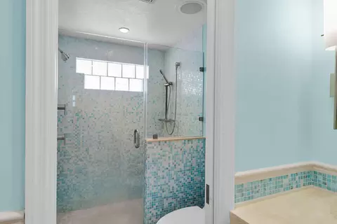 Bath - 112 Tequesta St, Tavernier, FL 33070 photo 2 of 5