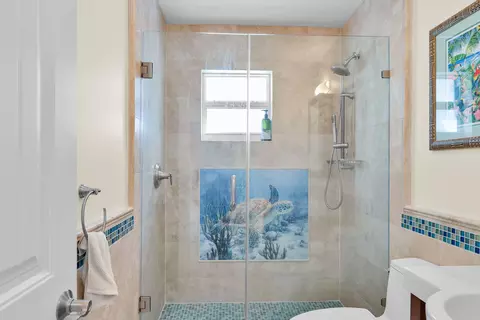 Bath - 112 Tequesta St, Tavernier, FL 33070 photo 4 of 5
