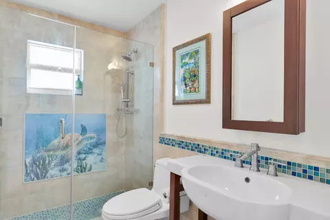 Bath - 112 Tequesta St, Tavernier, FL 33070 photo 3 of 5