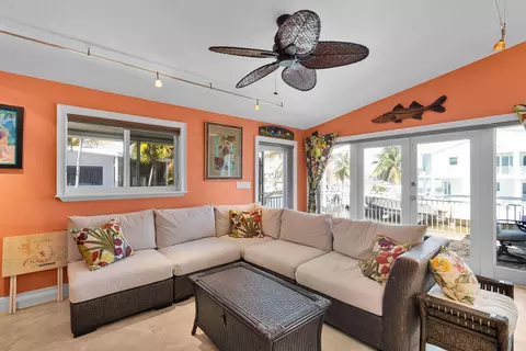 Living - 112 Tequesta St, Tavernier, FL 33070 photo 2 of 7